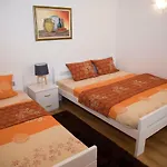 Skyline Apartment *